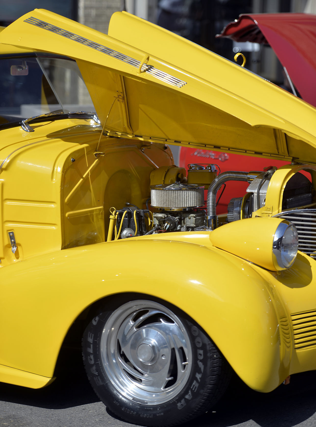 CLASSIC CRUISE IN CAR SHOW